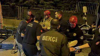 Bursa'da kontrolden çıkan araç duvara çarptı, sürücü yaralandı