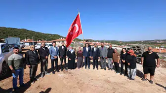 Hatay Valisi Masatlı Yayladağı'nda afet konutlarına yerleşen vatandaşları ziyaret etti