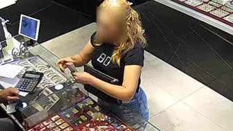 Afyonkarahisar'da sahte altınla dolandırıcılık olayı güvenlik kamerasında