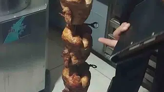 Hatay'da bir restoranda 15 kilogram bozuk tavuk ele geçirildi