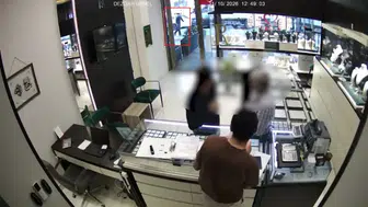 Esenyurt'ta kuyumcuya silahlı saldırı anının yeni görüntüleri ortaya çıktı