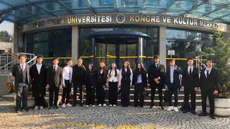 İhlas Koleji öğrencilerinden YTUMUN Konferansı'nda diplomasi başarısı