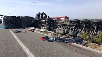 Manisa'da yolcu otobüsü ile çekici çarpıştı: 4 ölü, çok sayıda yaralı