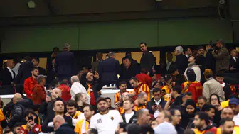 Gençlik ve spor bakanı Osman Aşkın Bak, Galatasaray-Barcelona maçını izledi