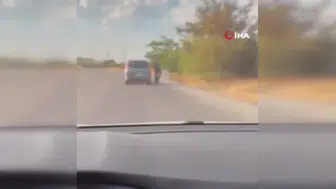 Elazığ'da bisiklet sürücüsünün tehlikeli yolculuğu görüntülendi