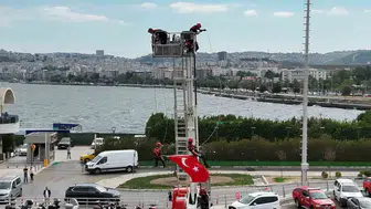 İzmir'de arabalı yolcu gemisinde yangın tatbikatı yapıldı