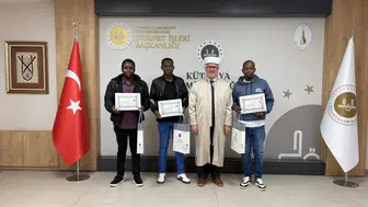 Kütahya'da porselen fabrikasında çalışan üç Kenyalı Müslüman oldu