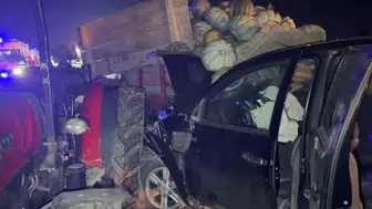 Bolu'da kabak yüklü traktörle pikap çarpıştı, 4 kişi yaralandı