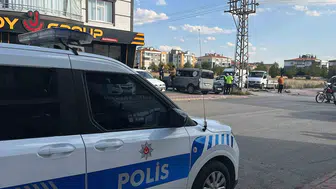 Konya'da minibüs ve otomobil çarpıştı, 9 kişi yaralandı