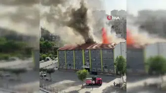 İzmir’de ortaokul çatısında yangın çıktı, müdahale sürüyor