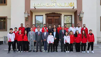 Erzincan Valisi Aydoğdu, başarılı sporcuları kabul etti