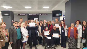 Aydın Şehir Hastanesinde diyabet eğitimini tamamlayan 18 hastaya sertifika verildi