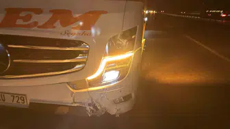Kastamonu'da bariyerlere çarpıp otobüse savrulan otomobilde 2 kişi yaralandı