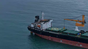 Karadeniz'de dron saldırısında hayatını kaybeden ARINA A gemisi Trabzon açıklarında