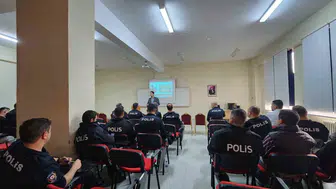 Erzincan POMEM’de polis memurlarına baba okulu semineri düzenlendi