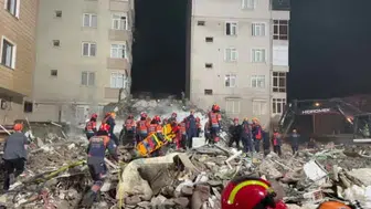 Maltepe'de çökme sonrası 2 kişi için sismik arama çalışmaları başlatıldı