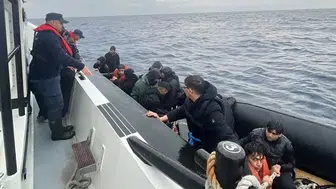 İzmir'de karada ve denizde operasyon: 76 düzensiz göçmen yakalandı