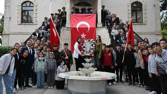 Manisa'da 98 yıllık Cumhuriyet karesi aynı noktada yeniden canlandırıldı