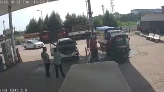 Hindistan’da CNG’li araç patladı, 2 kişi yaralandı