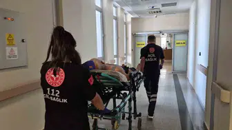 Çadır çekerken 1. kattan düşen kişi hastaneye kaldırıldı