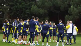 Fenerbahçe, Dirk Kuyt yönetiminde Göztepe maçına hazırlanıyor