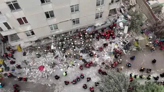 Maltepe'de çöken binanın altında 7 kişi aranıyor