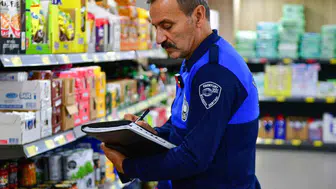 Esenyurt'ta marketlere zabıta denetimi: Etiket ve hijyen kurallarına uymayan işletmelere ceza uygulandı