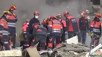 Maltepe'de 7 katlı binada enkazda 1 kişinin cansız bedeni bulundu