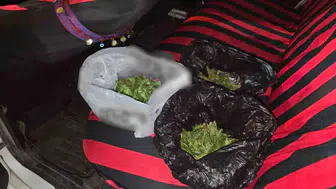Akyazı'da şüpheli araçta 3 poşet uyuşturucu ele geçirildi