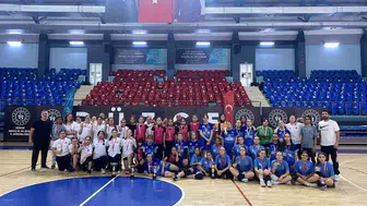 Düzce'de okul sporları hentbol müsabakalarının şampiyonları belli oldu