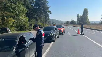 Muğla'da jandarma ekiplerinden kapsamlı trafik denetimi: Yüzlerce araç trafikten men edildi