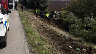 Bursa’da kontrolden çıkan tır tarlaya uçtu, 1 yaralı