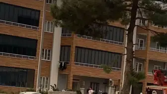 Buldan'da apartmanın çatısında yangın paniği yaşandı