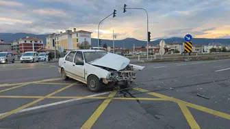 Gaziantep'in İslahiye ilçesinde iki otomobil çarpıştı