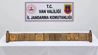 Van’da jandarmadan tarihi eser operasyonu: Altın yaldız işlemeli Tevrat ele geçirildi