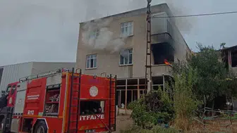 Mersin’de ev yangınında mahsur kalan kadın kurtarıldı