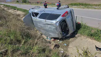 Samsun Vezirköprü’de hafif ticari araç şarampole devrildi, 1 yaralı