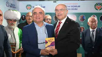 Malatya'da 300'ü aşkın yazarın katıldığı 12. Kitap Fuarı ziyaretçilerini ağırlıyor