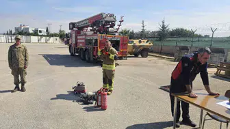 Reyhanlı'da Mehmetçiğe temel yangın eğitimi verildi