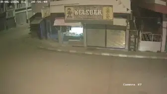Otomobil elektrikli bisiklete çarptı, sürücü olay yerinden kaçtı