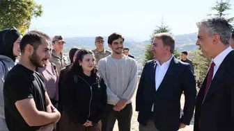 Vali Aydoğdu ve rektör Kuyrukluyıldız öğrencilerle buluştu