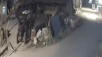 Aksaray'da traktörle demir kapıyı kırıp kaçan hırsız tutuklandı
