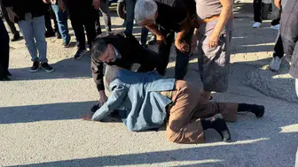 Serik'teki trafik kazasında yaralılara ilk müdahale yoldan geçen doktor belediye başkanından geldi