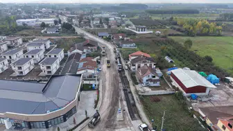 Düzce Gazhane Caddesi'nde Asfalt Mesaisi: 600 Metrelik Güzergah Ulaşıma Kapatıldı