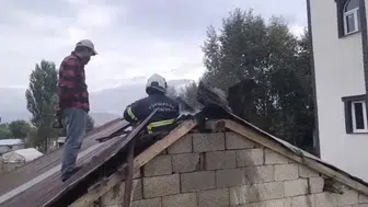 Yüksekova’da tandır evindeki yangın itfaiye ekipleri tarafından söndürüldü