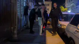 Ambulansa binmemek için direnen yaralı şahıs polisle tartıştı