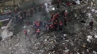 Maltepe'de çöken binanın enkazından Zeynep İnan 25 saat sonra çıkarıldı