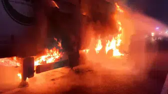 Bolu TEM Otoyolu'nda tırın dorsesi alev alev yandı
