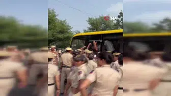 Hindistan'da 'Hamam Böceği' hareketinin kurucusu ile 2 binden fazla kişi gözaltına alındı