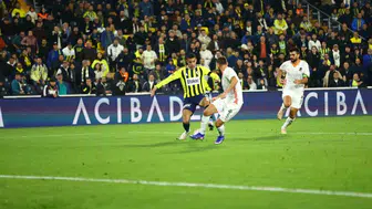 Trendyol Süper Lig 8. hafta: Fenerbahçe 1 - Corendon Alanyaspor 0 (İlk yarı)